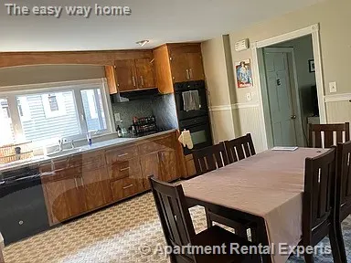 4 bed, 1 bath apartment for rent at 91 Porter St Unit 2, Spring Hill — photo 2 of 9