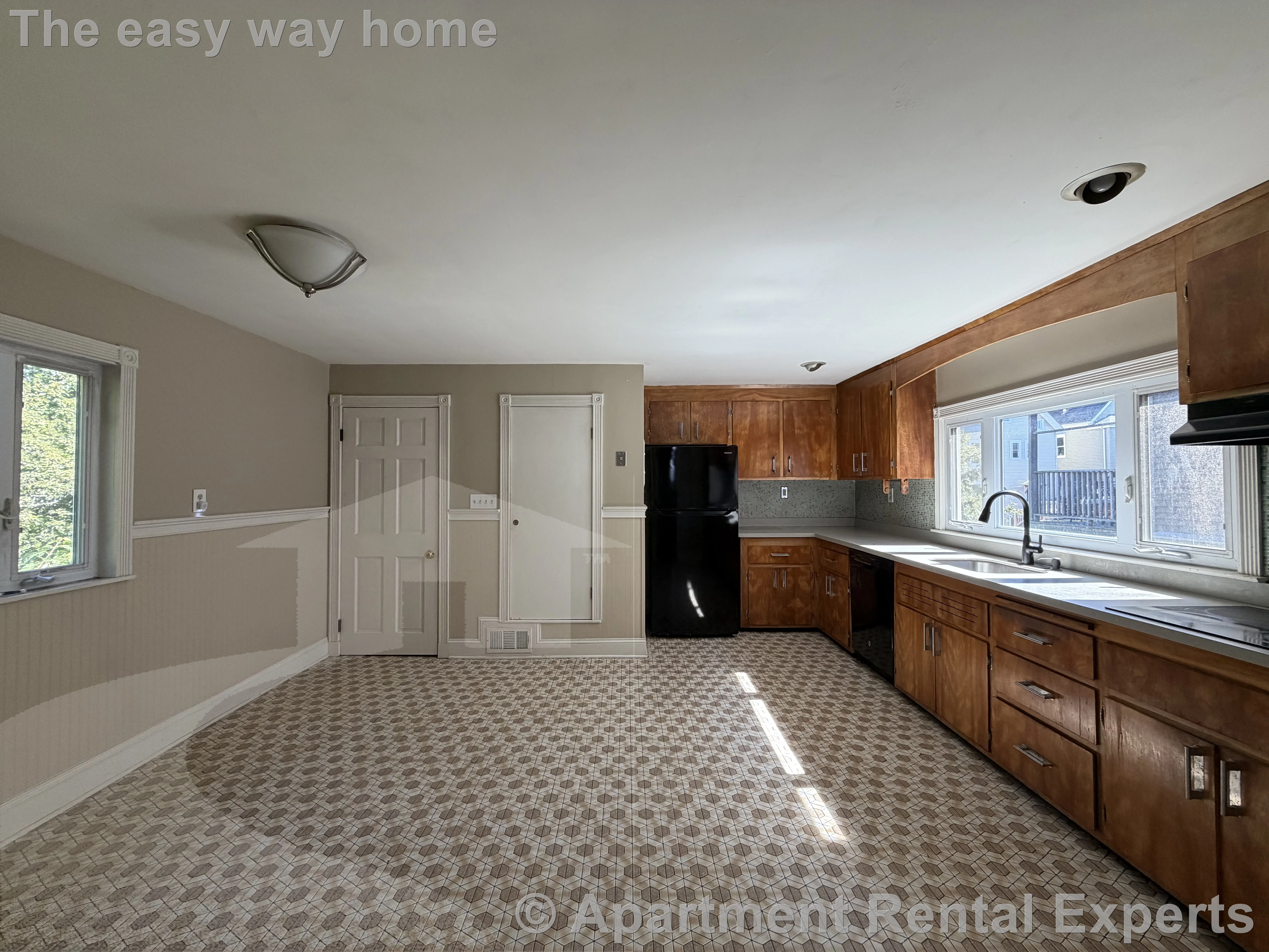 3 bed, 1 bath apartment for rent at 91 Porter St Unit 2, Spring Hill — photo 2 of 14