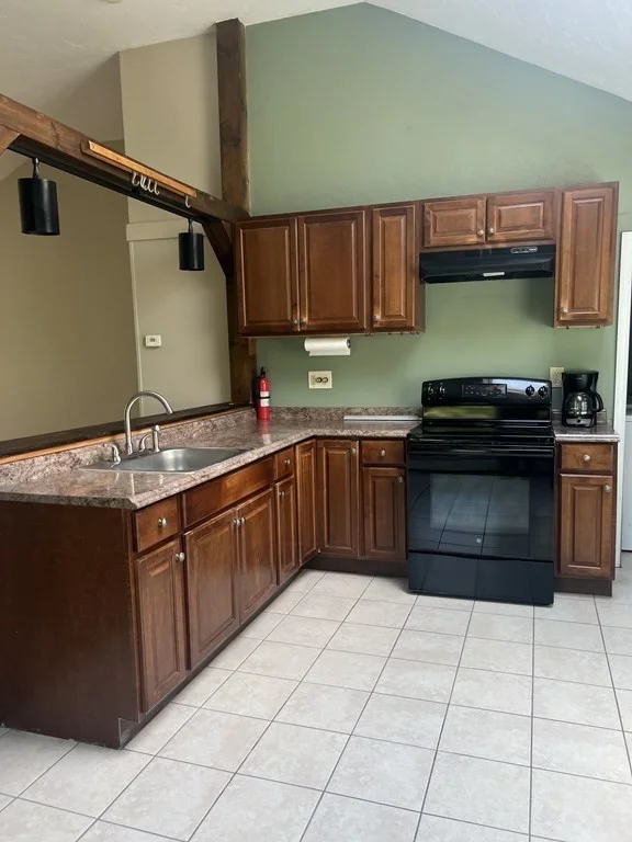 3 bed, 1 bath apartment for rent at 91 Robbins St Unit 2, Avon — photo 4 of 13