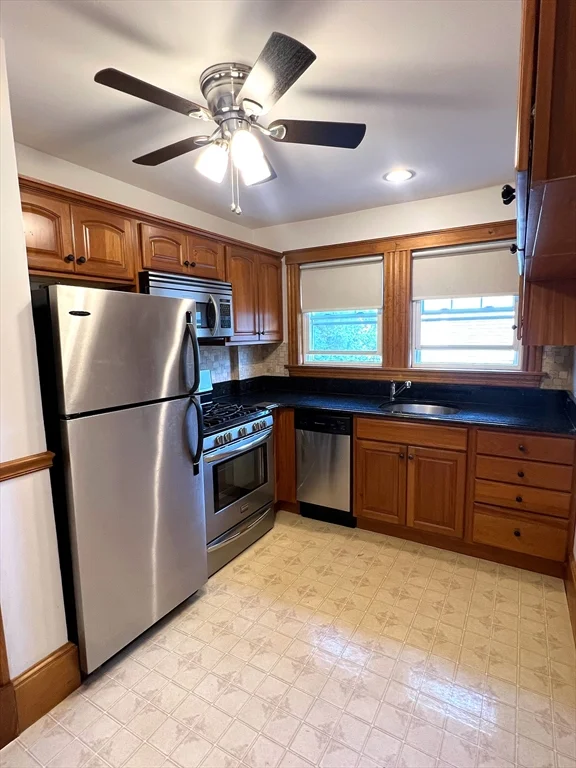 1 bed, 1 bath apartment for rent at 91 Russell St Unit 1, Quincy — photo 4 of 11