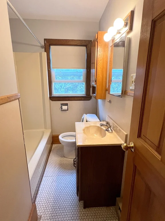 1 bed, 1 bath apartment for rent at 91 Russell St Unit 1, Quincy — photo 6 of 11