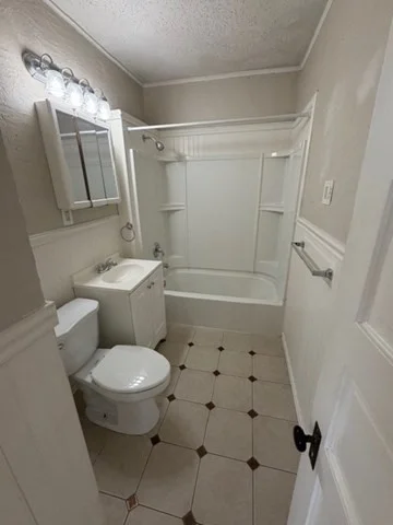 2 bed, 1 bath apartment for rent at 91 Stanton St Unit 3, Worcester — photo 5 of 10