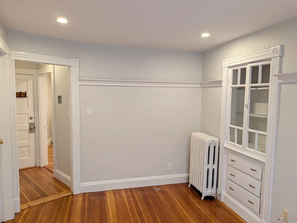 3 bed, 1 bath apartment for rent at 91 Wallingford Rd Unit 3, Brighton — photo 10 of 19