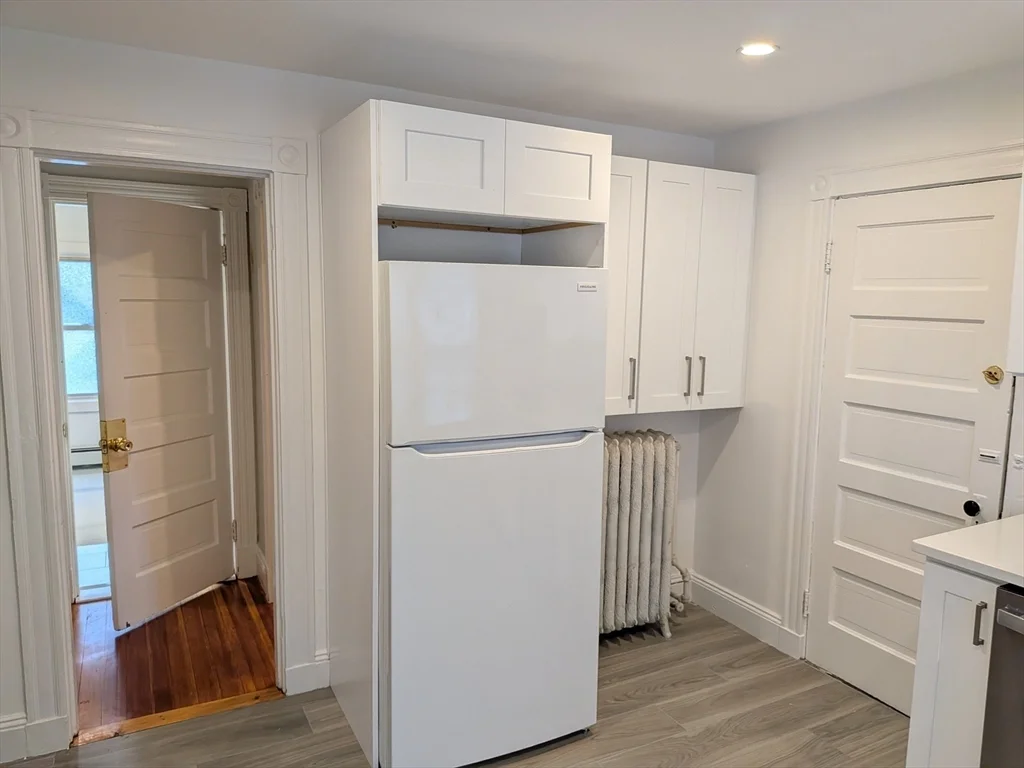 3 bed, 1 bath apartment for rent at 91 Wallingford Rd Unit 3, Brighton — photo 4 of 19