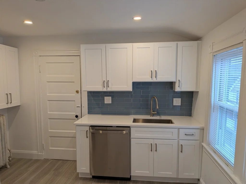 3 bed, 1 bath apartment for rent at 91 Wallingford Rd Unit 3, Brighton — photo 2 of 19