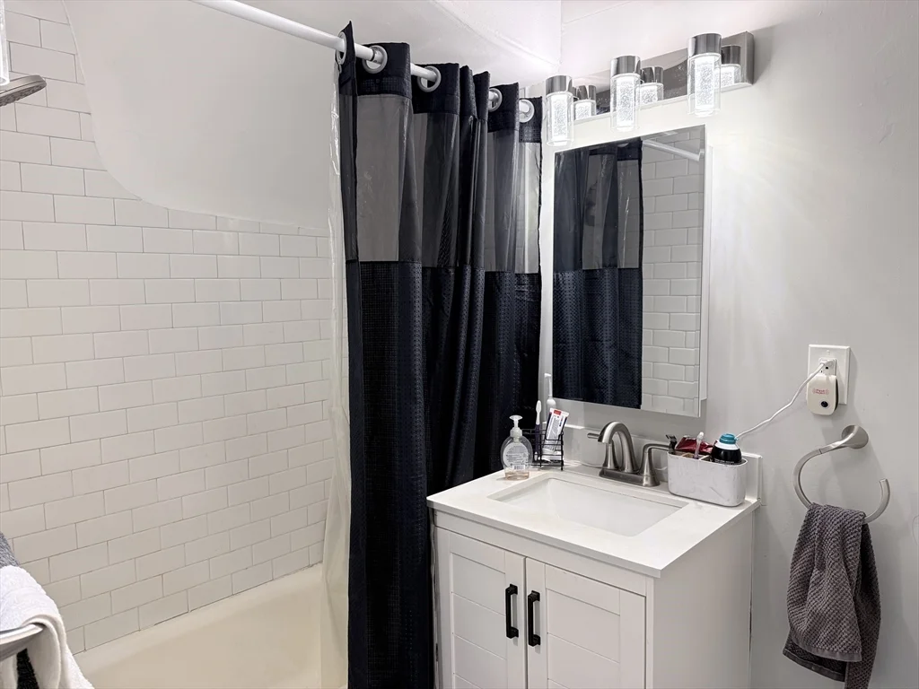 2 bed, 1 bath apartment for rent at 91 Walnut St Unit 1, Brookline Village — photo 15 of 21