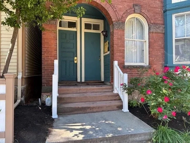 2 bed, 1 bath apartment for rent at 91 Walnut St Unit 1, Brookline Village — photo 4 of 21