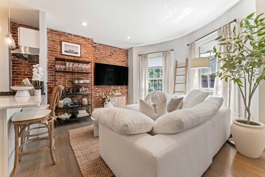 2 bed, 1 bath apartment for rent at 91 Waltham St Unit 4, South End — photo 4 of 26