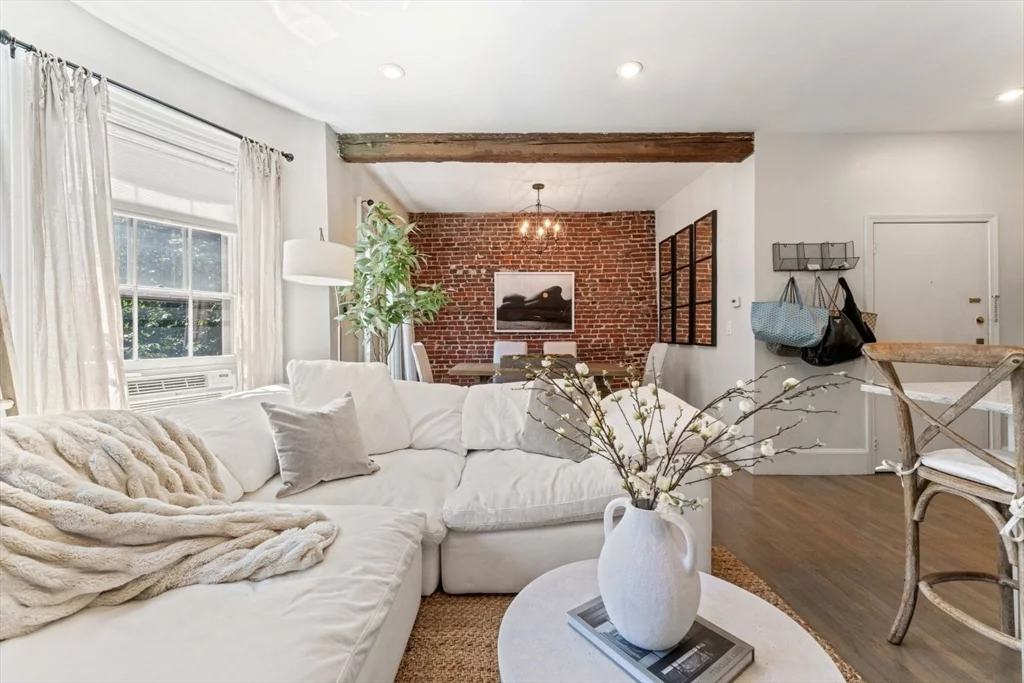 2 bed, 1 bath apartment for rent at 91 Waltham St Unit 4, South End — photo 2 of 26