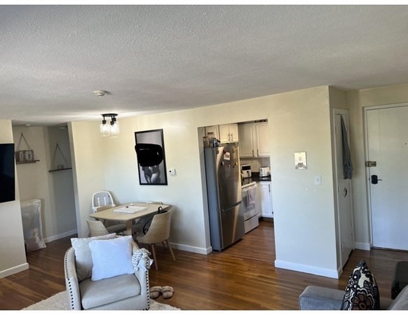 2 bed, 1 bath apartment for rent at 91 Washington St Unit 10, Quincy Center — photo 2 of 6