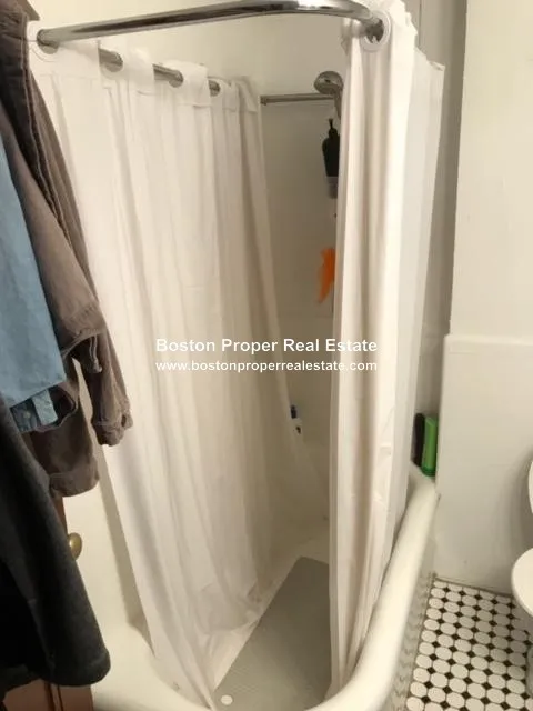 Studio bed, 1 bath apartment for rent at 91 Westland Ave Unit 428, Fenway — photo 4 of 8