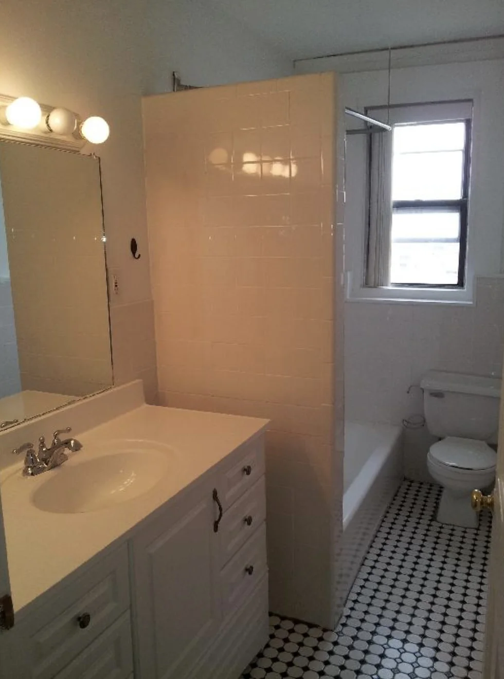 Studio bed, 1 bath apartment for rent at 91 Westland Ave Unit 830, Fenway — photo 3 of 3
