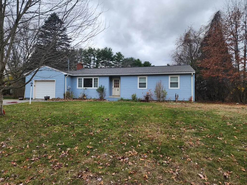 3 bed, 2 bath apartment for rent at 91 Whitcomb Dr Unit 1, Lancaster — photo 1 of 15