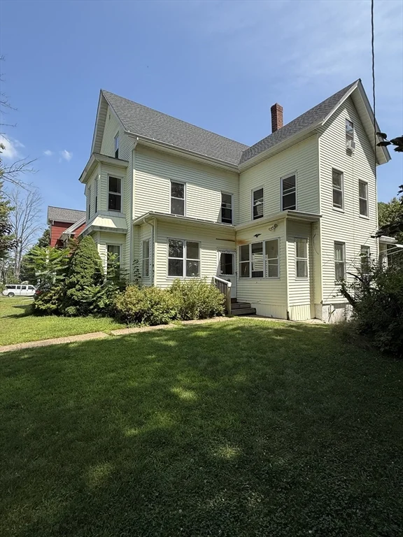 2 bed, 1 bath apartment for rent at 91 Woodland Ave Unit 1, Gardner — photo 2 of 6
