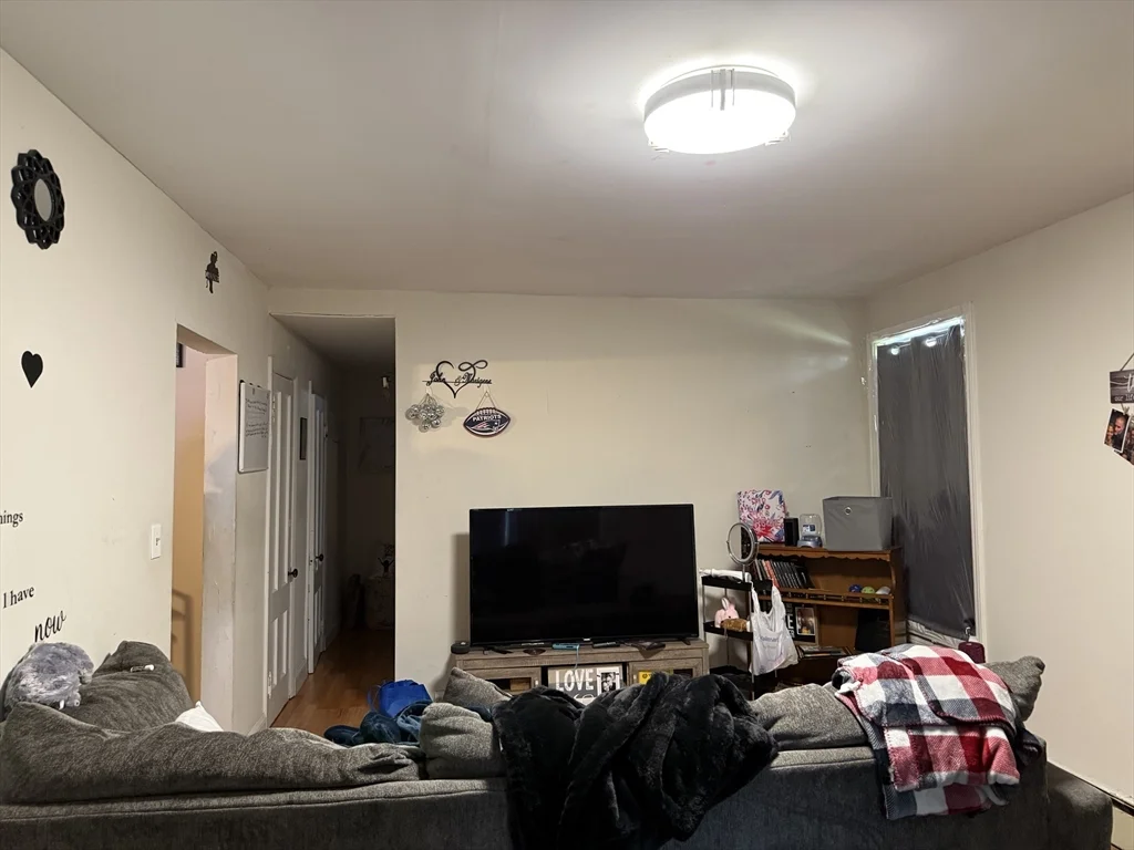 2 bed, 1 bath apartment for rent at 91 Woodland Ave Unit 1, Gardner — photo 4 of 6