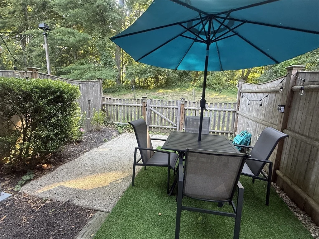 2 bed, 1 bath apartment for rent at 91 Yorktown Dr Unit 91, Springfield — photo 3 of 18