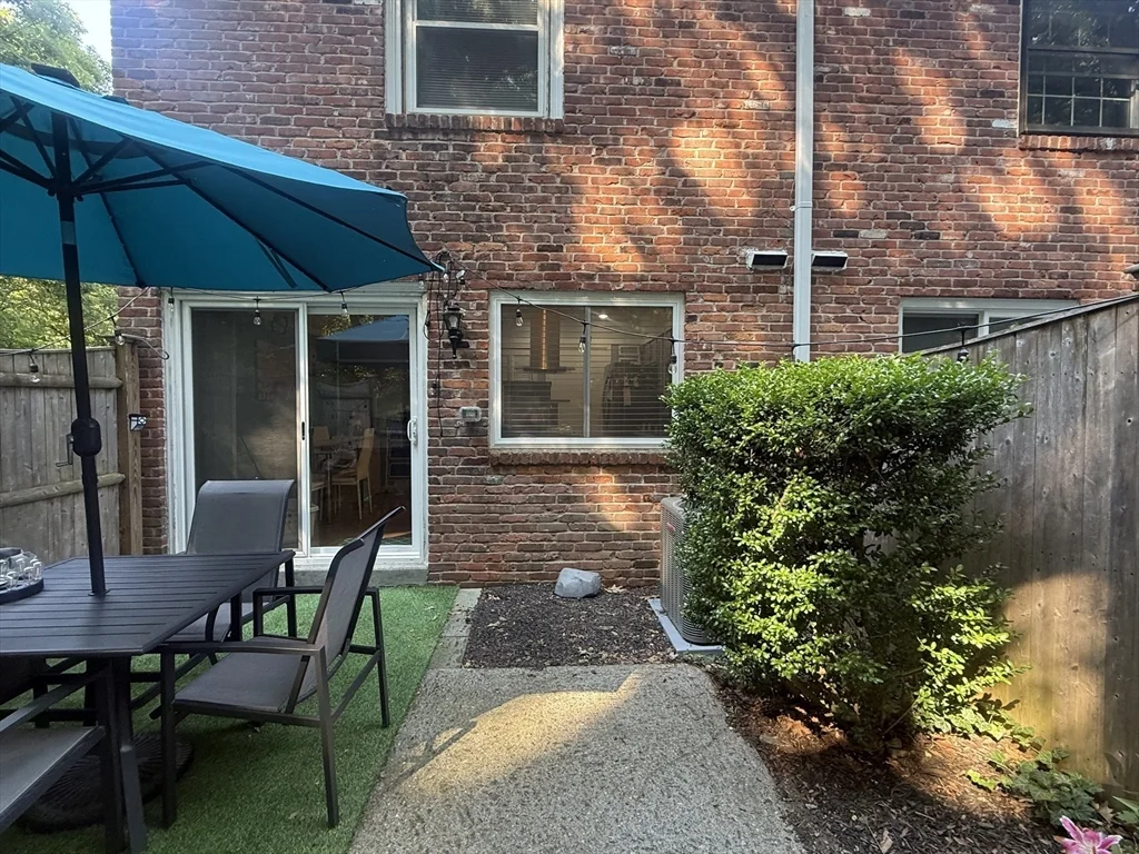 2 bed, 1 bath apartment for rent at 91 Yorktown Dr Unit 91, Springfield — photo 2 of 18