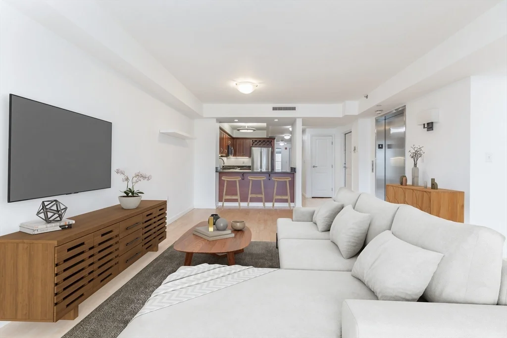 2 bed, 2 bath apartment for rent at 910 Beacon St Unit 4-R, Fenway — photo 3 of 14