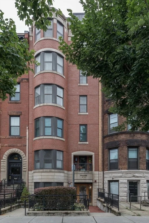 2 bed, 2 bath apartment for rent at 910 Beacon St Unit 4-R, Fenway — photo 14 of 14