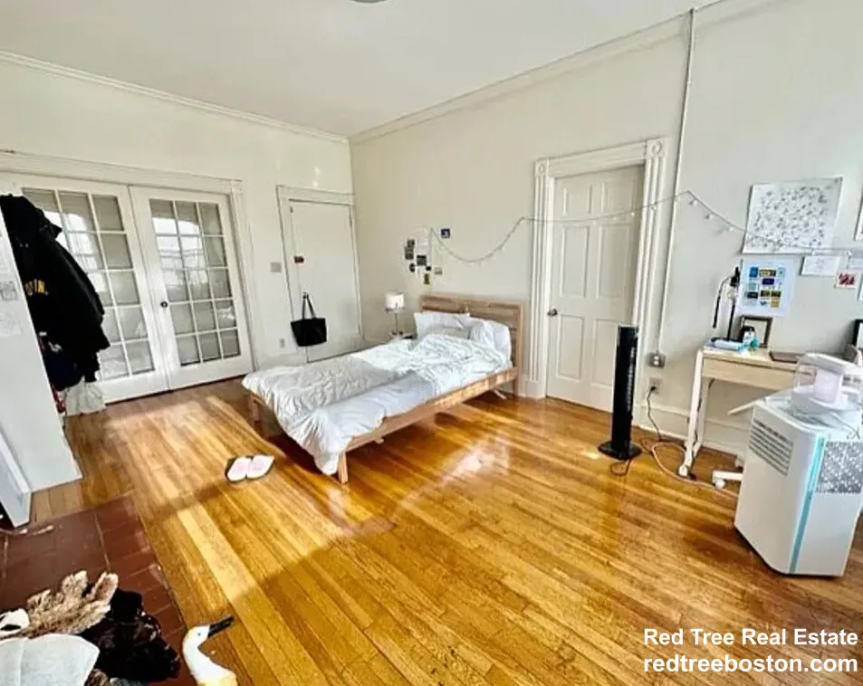 3 bed, 1 bath apartment for rent at 912 Beacon St Unit 2, Fenway — photo 9 of 14