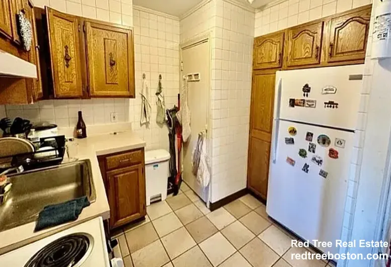 3 bed, 1 bath apartment for rent at 912 Beacon St Unit 2, Fenway — photo 6 of 14