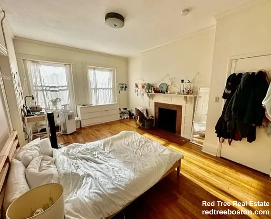 3 bed, 1 bath apartment for rent at 912 Beacon St Unit 2, Fenway — photo 13 of 14