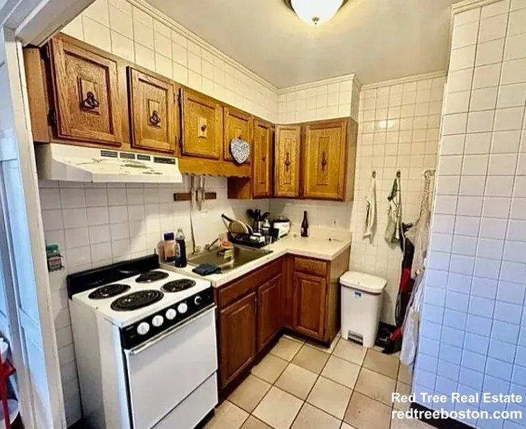 3 bed, 1 bath apartment for rent at 912 Beacon St Unit 2, Fenway — photo 5 of 14