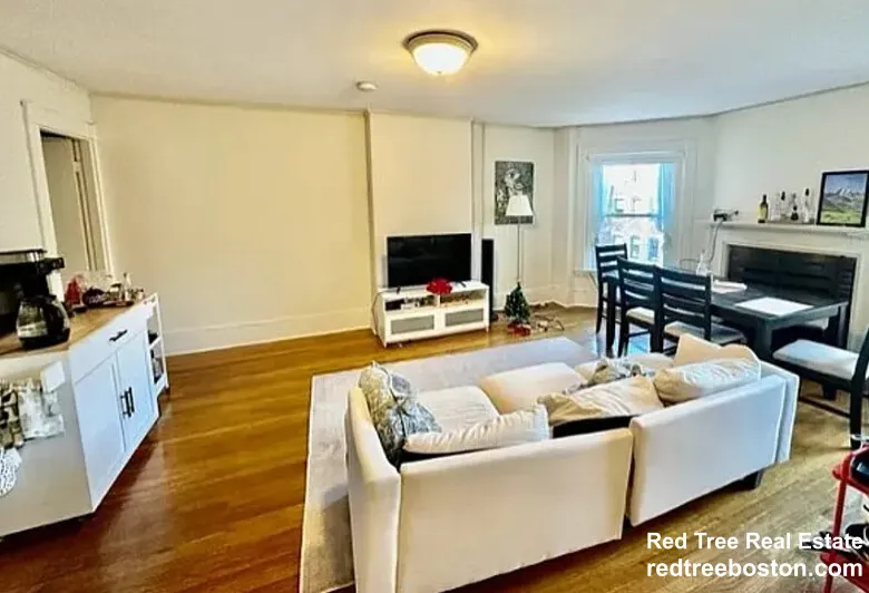 3 bed, 1 bath apartment for rent at 912 Beacon St Unit 2, Fenway — photo 3 of 14