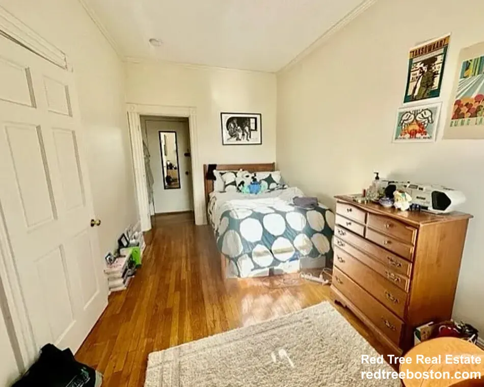 3 bed, 1 bath apartment for rent at 912 Beacon St Unit 2, Fenway — photo 12 of 14