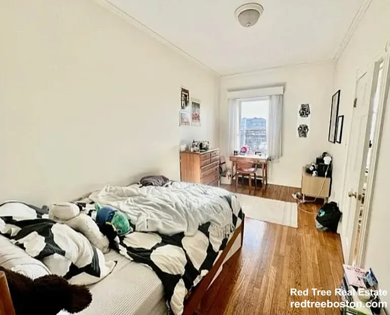 3 bed, 1 bath apartment for rent at 912 Beacon St Unit 2, Fenway — photo 11 of 14
