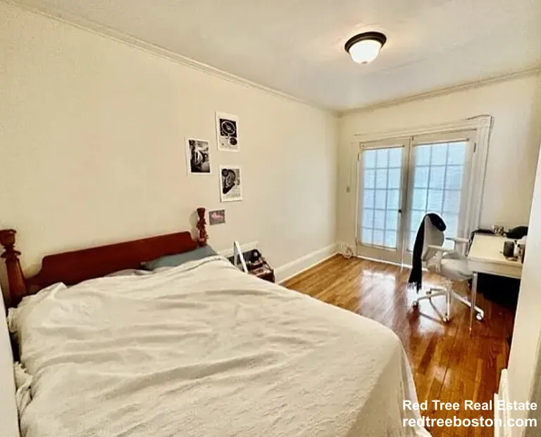 3 bed, 1 bath apartment for rent at 912 Beacon St Unit 2, Fenway — photo 7 of 14