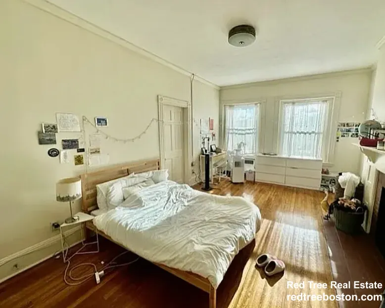 3 bed, 1 bath apartment for rent at 912 Beacon St Unit 2, Fenway — photo 8 of 14