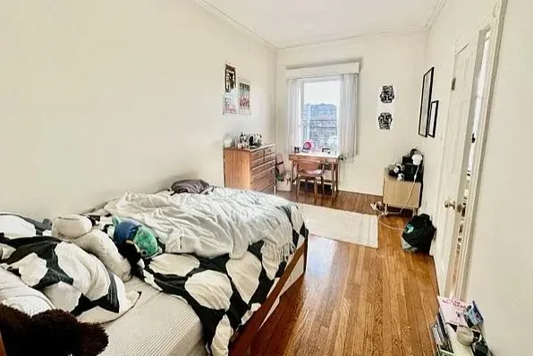 3 bed, 1 bath apartment for rent at 912 Beacon St Unit 3, Fenway — photo 10 of 11