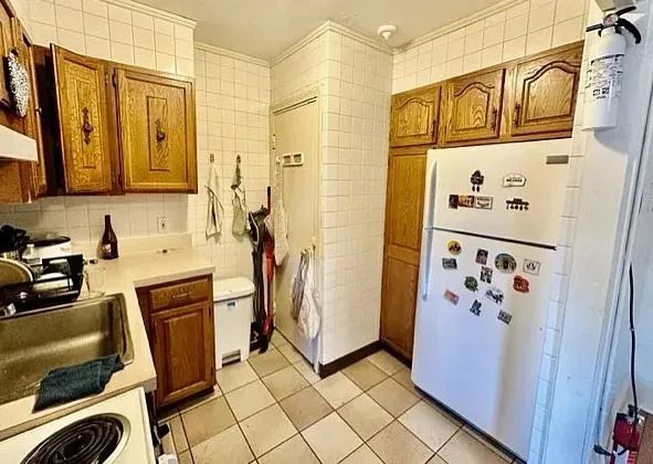 3 bed, 1 bath apartment for rent at 912 Beacon St Unit 3, Fenway — photo 6 of 11