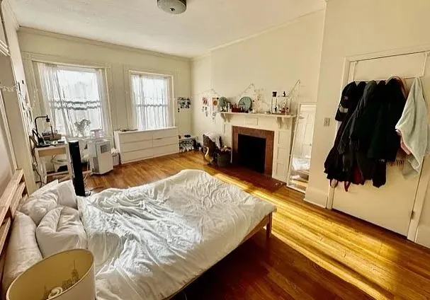 3 bed, 1 bath apartment for rent at 912 Beacon St Unit 3, Fenway — photo 7 of 11