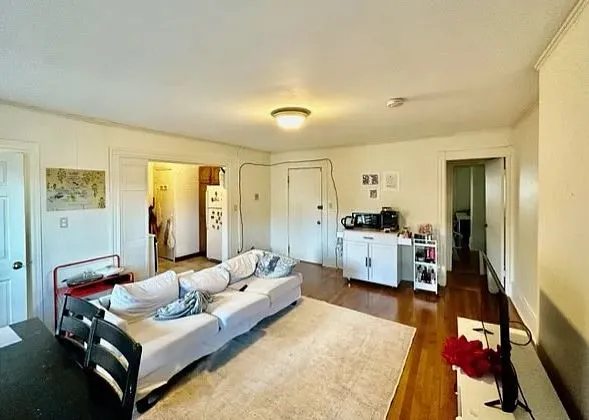 3 bed, 1 bath apartment for rent at 912 Beacon St Unit 3, Fenway — photo 5 of 11
