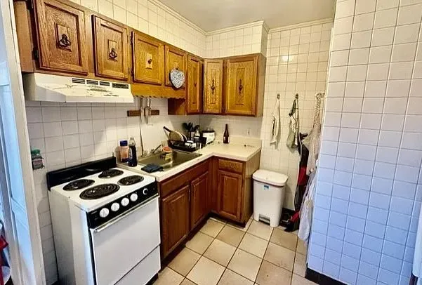 3 bed, 1 bath apartment for rent at 912 Beacon St Unit 3, Fenway — photo 4 of 11