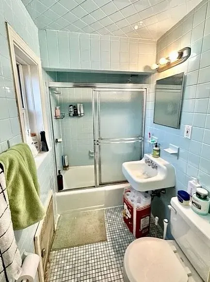 3 bed, 1 bath apartment for rent at 912 Beacon St Unit 3, Fenway — photo 9 of 11
