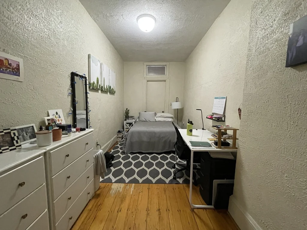 3 bed, 1 bath apartment for rent at 914 Beacon St Unit 2, Fenway — photo 13 of 13