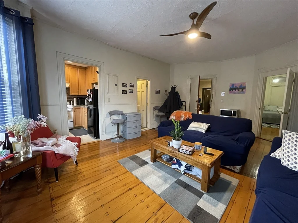 3 bed, 1 bath apartment for rent at 914 Beacon St Unit 2, Fenway — photo 1 of 13