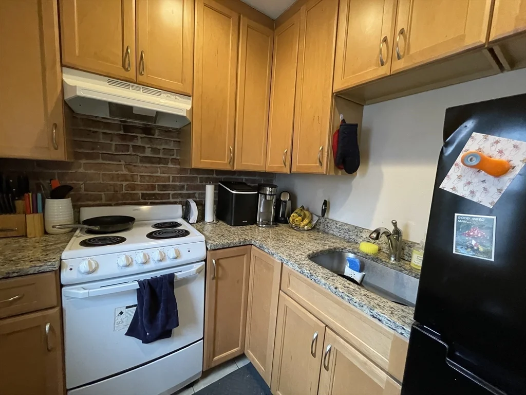 3 bed, 1 bath apartment for rent at 914 Beacon St Unit 2, Fenway — photo 7 of 13