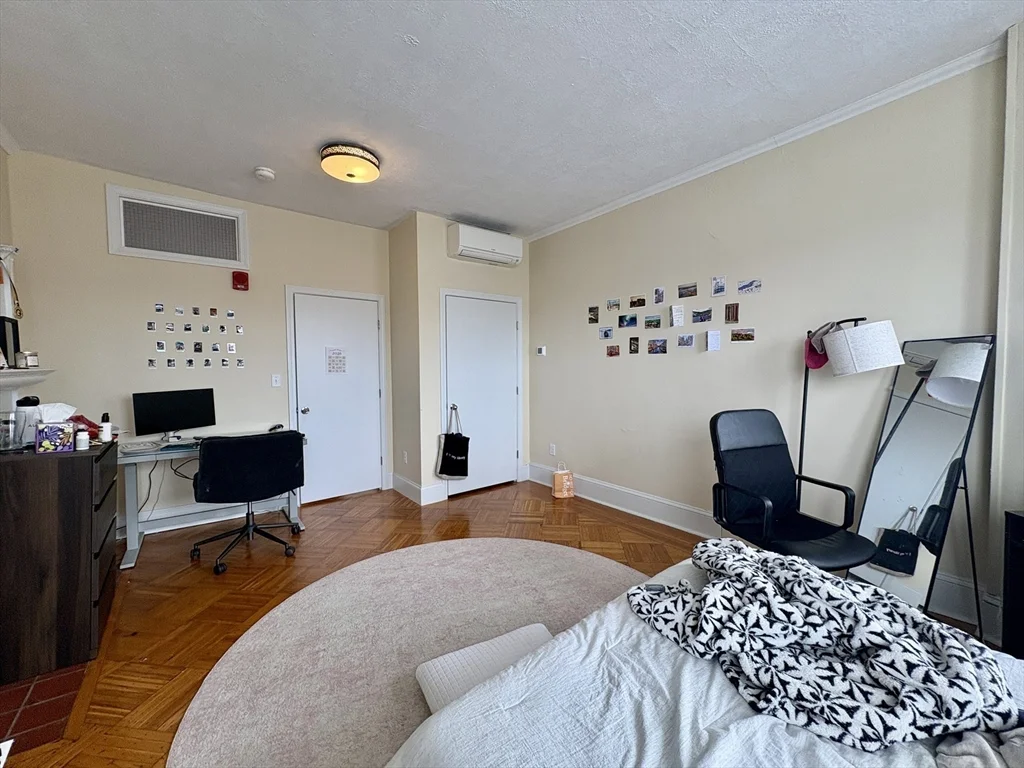 3 bed, 1 bath apartment for rent at 914 Beacon St Unit 4, Fenway — photo 11 of 19