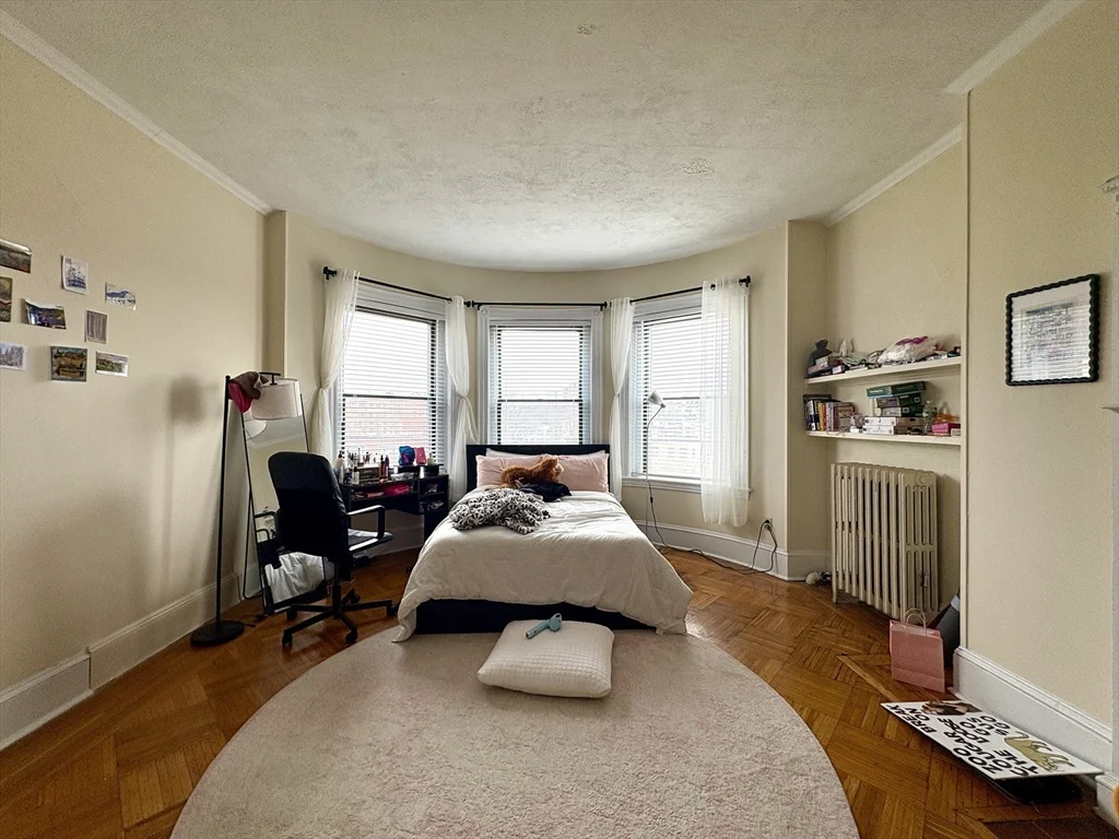 3 bed, 1 bath apartment for rent at 914 Beacon St Unit 4, Fenway — photo 9 of 19