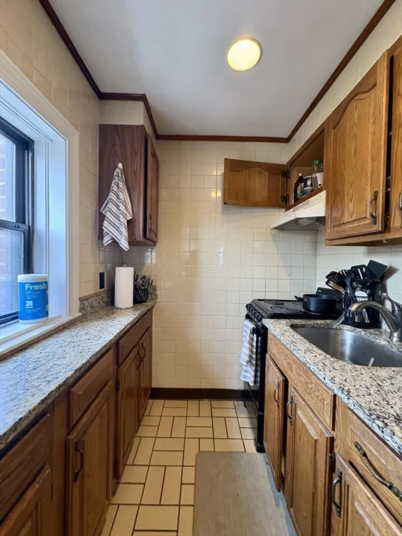 3 bed, 1 bath apartment for rent at 914 Beacon St Unit 4, Fenway — photo 5 of 19