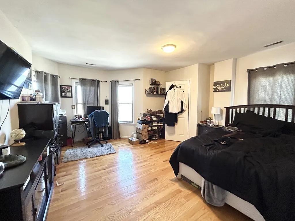 3 bed, 1 bath apartment for rent at 914 Dorchester Ave Unit 3, Dorchester — photo 2 of 7