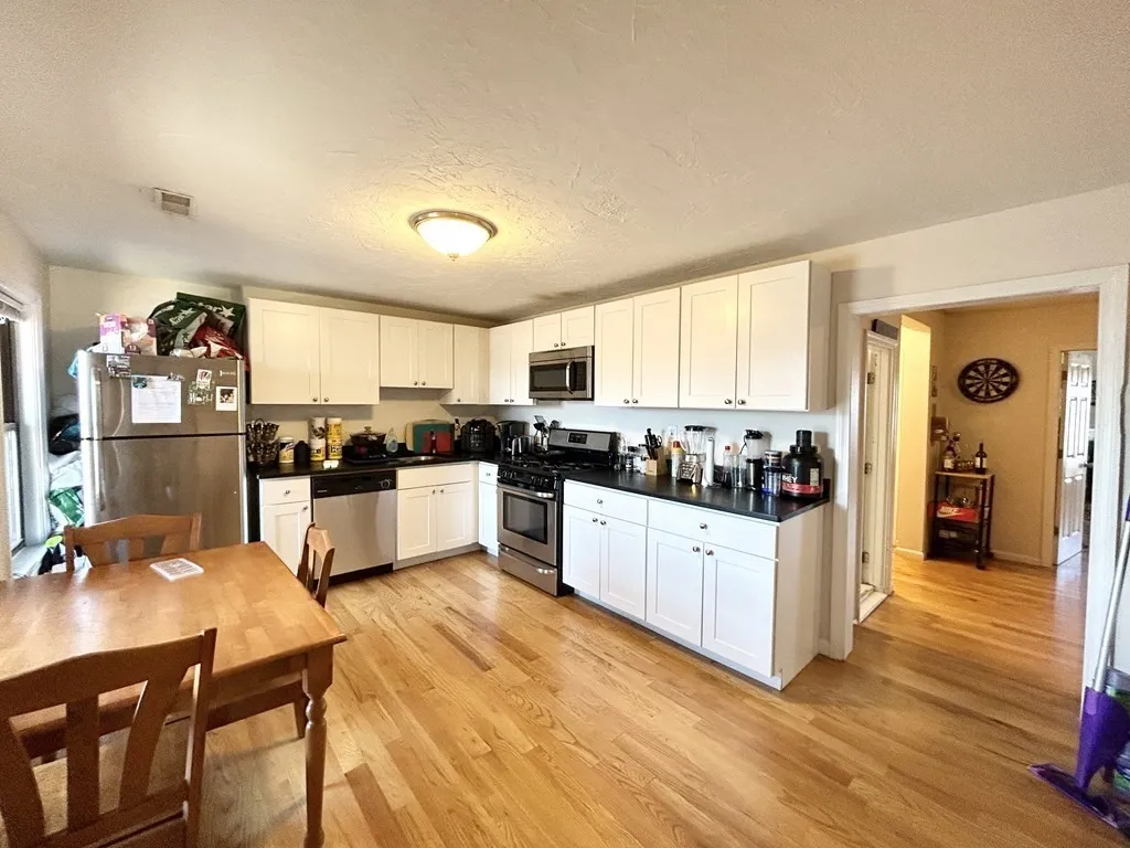 3 bed, 1 bath apartment for rent at 914 Dorchester Ave Unit 3, Dorchester — photo 1 of 7