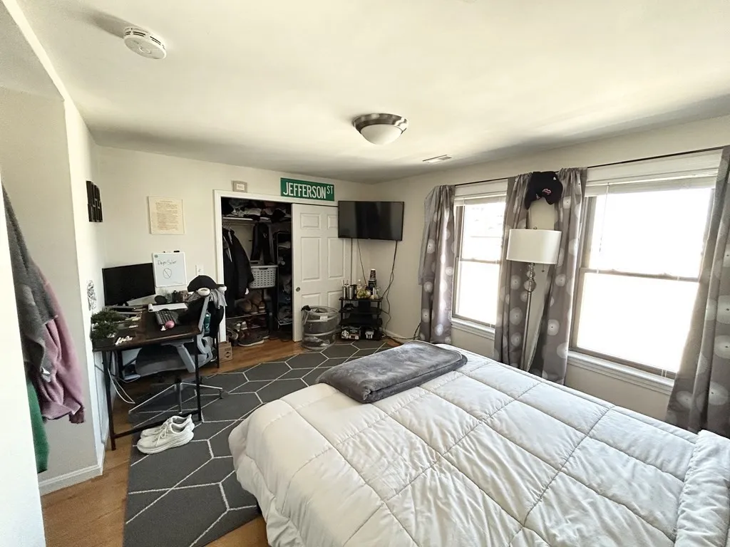 3 bed, 1 bath apartment for rent at 914 Dorchester Ave Unit 3, Dorchester — photo 4 of 7