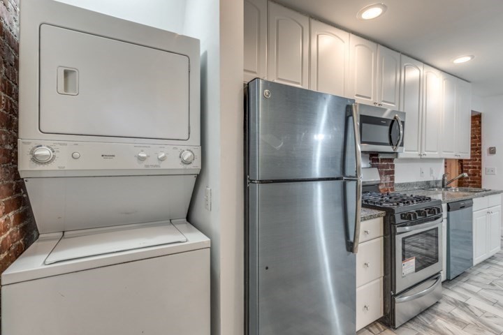 3 bed, 2 bath apartment for rent at 915 Beacon St Unit A, Fenway — photo 4 of 20
