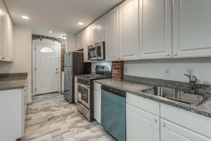3 bed, 2 bath apartment for rent at 915 Beacon St Unit A, Fenway — photo 5 of 20