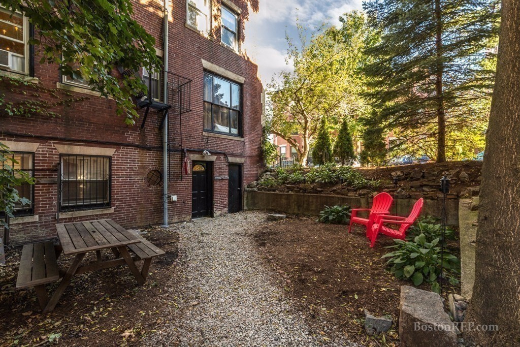 3 bed, 2 bath apartment for rent at 915 Beacon St Unit A, Fenway — photo 11 of 20